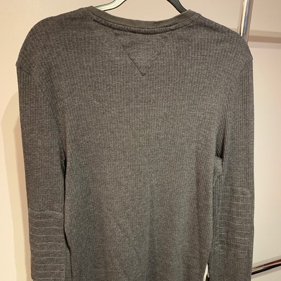 Tommy Hilfiger long-sleeve T-shirt  -  Men's Medium - Picture 3 of 10